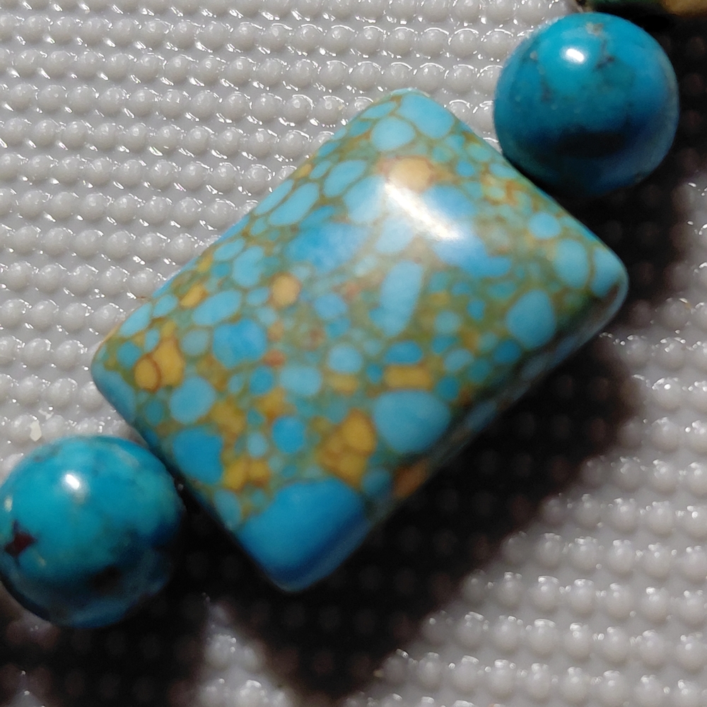 Elegant Turquoise Bracelet with Gold Accents Size 6.5" - Picture 3 of 5